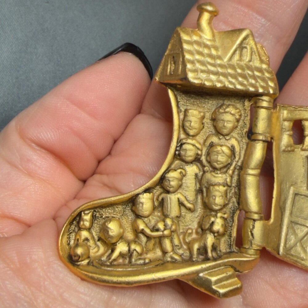 AJC Mother Goose Brooch Vintage Hinged Shoe Figural Storybook Pin 2” - Picture 4 of 13